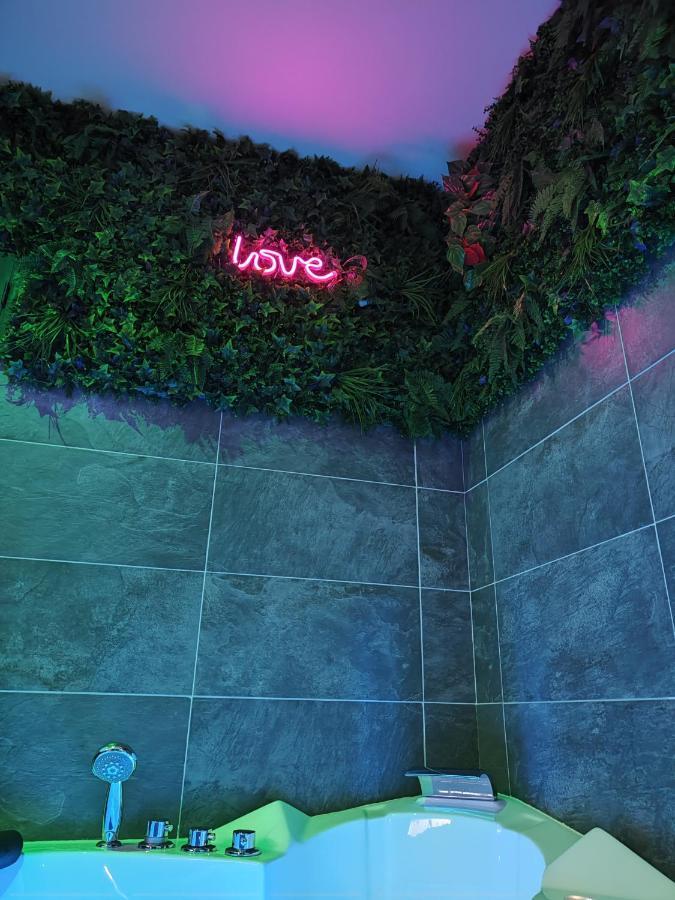 Loveroomxspa Bourg-Saint-Christophe Exterior photo