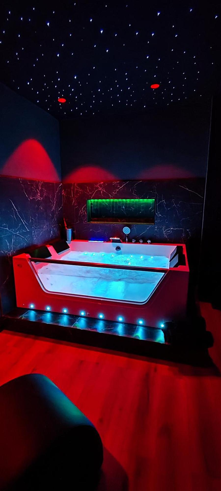 Loveroomxspa Bourg-Saint-Christophe Room photo