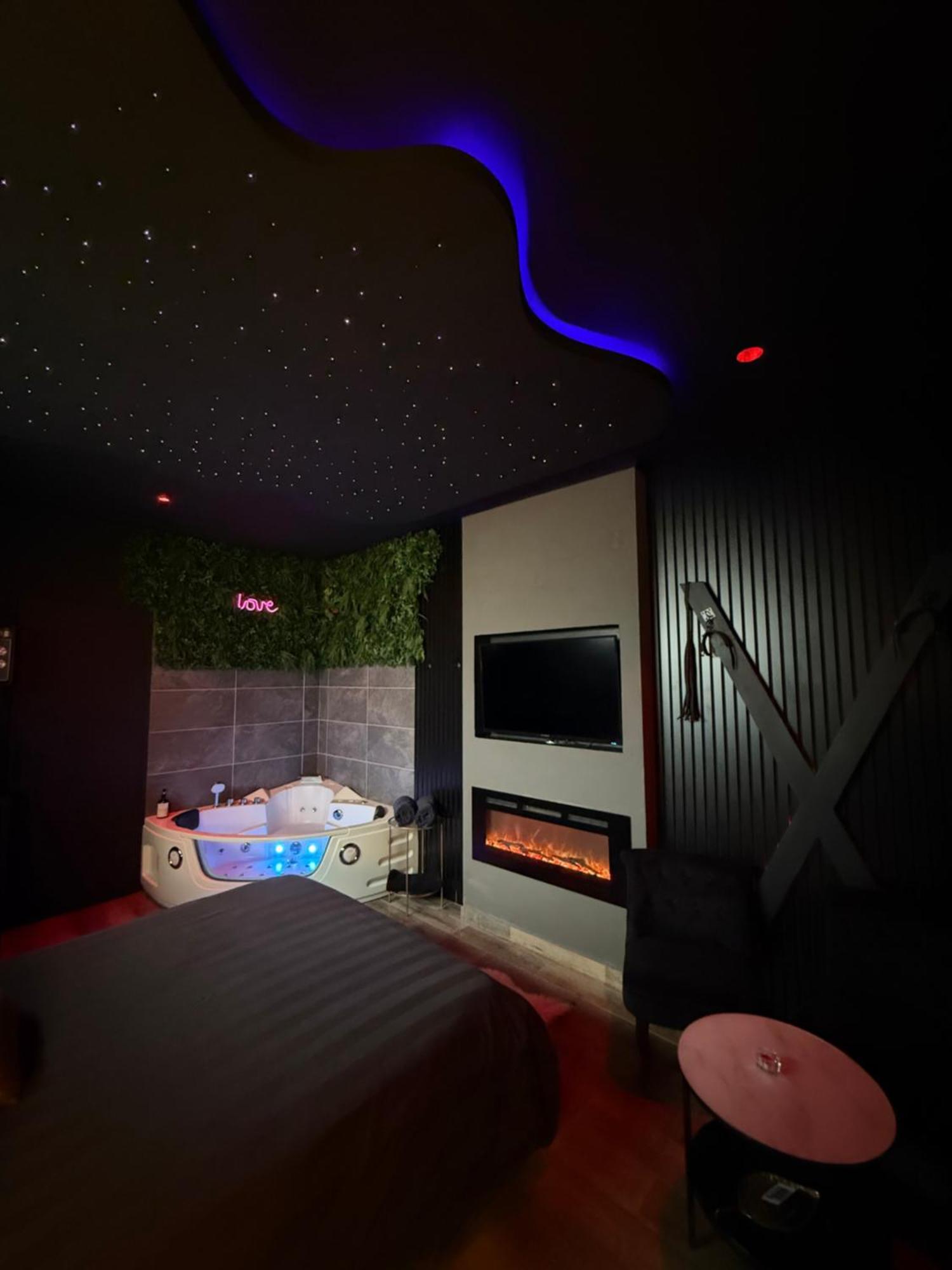 Loveroomxspa Bourg-Saint-Christophe Exterior photo
