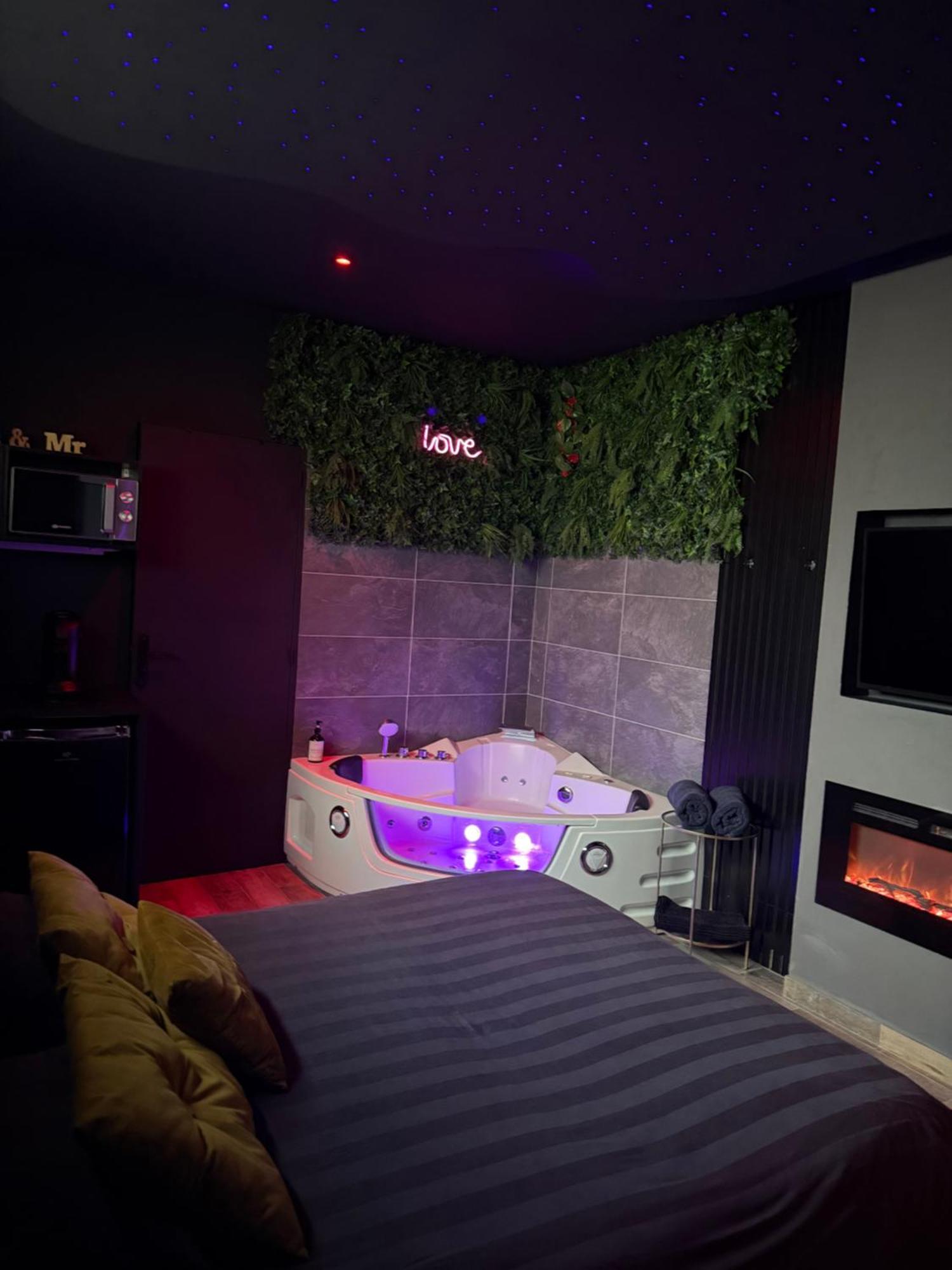 Loveroomxspa Bourg-Saint-Christophe Exterior photo