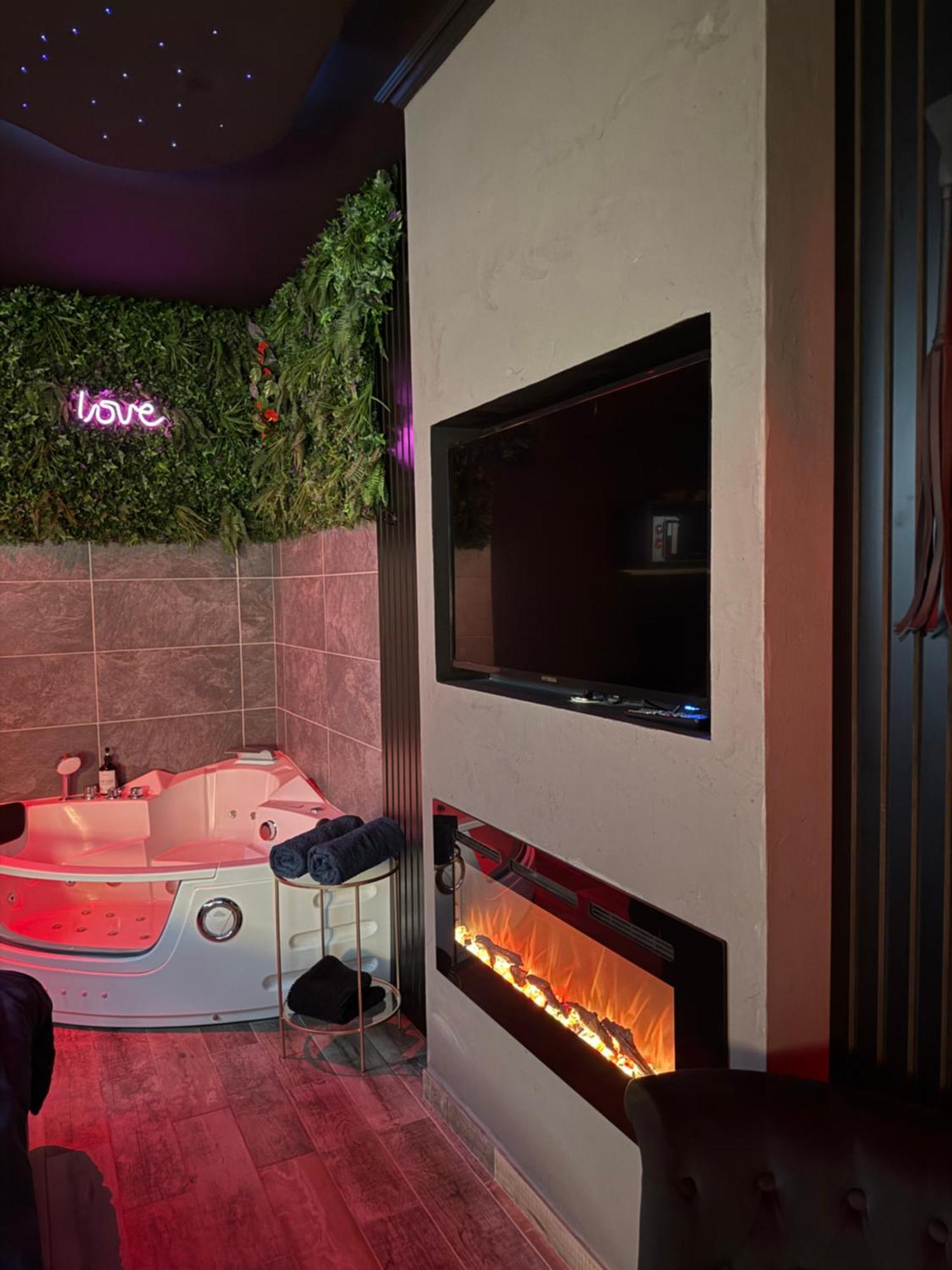 Loveroomxspa Bourg-Saint-Christophe Exterior photo