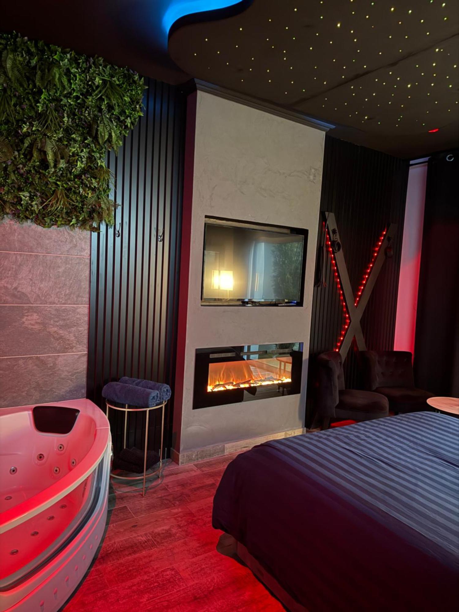Loveroomxspa Bourg-Saint-Christophe Exterior photo