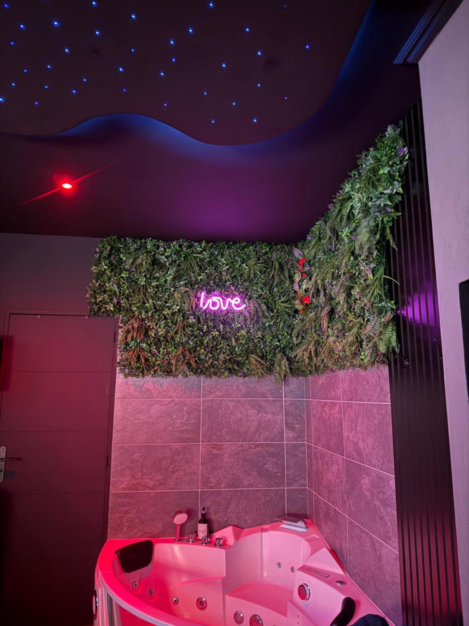 Loveroomxspa Bourg-Saint-Christophe Exterior photo